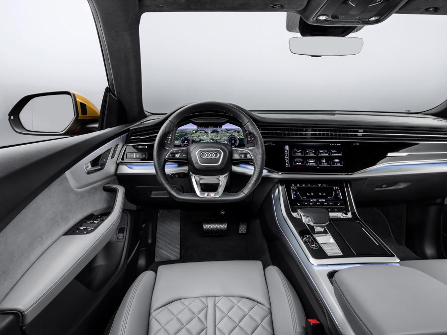 Торпедо Audi Q8 50 TDI Quattro S-Line 2018 года  (WW) (фото 28 из 63)